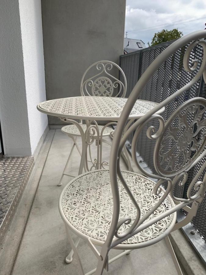 1-zi. Apartment, Echterdingen Bei Flughafen/messe Stgt. *